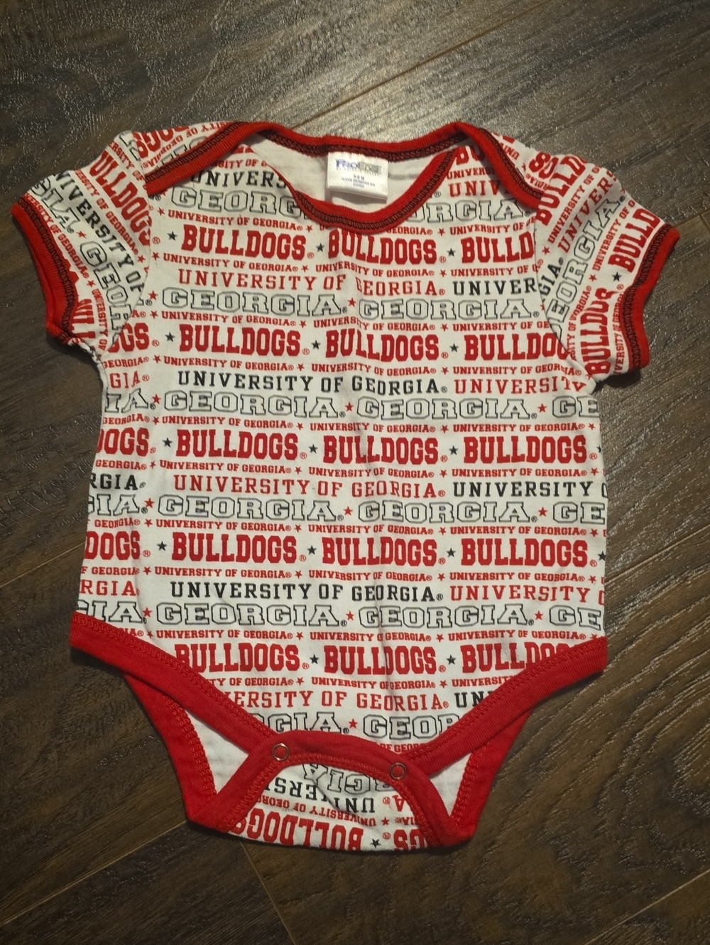 Pro Edge Red & White University of Georgia Bulldogs Baby One-Piece